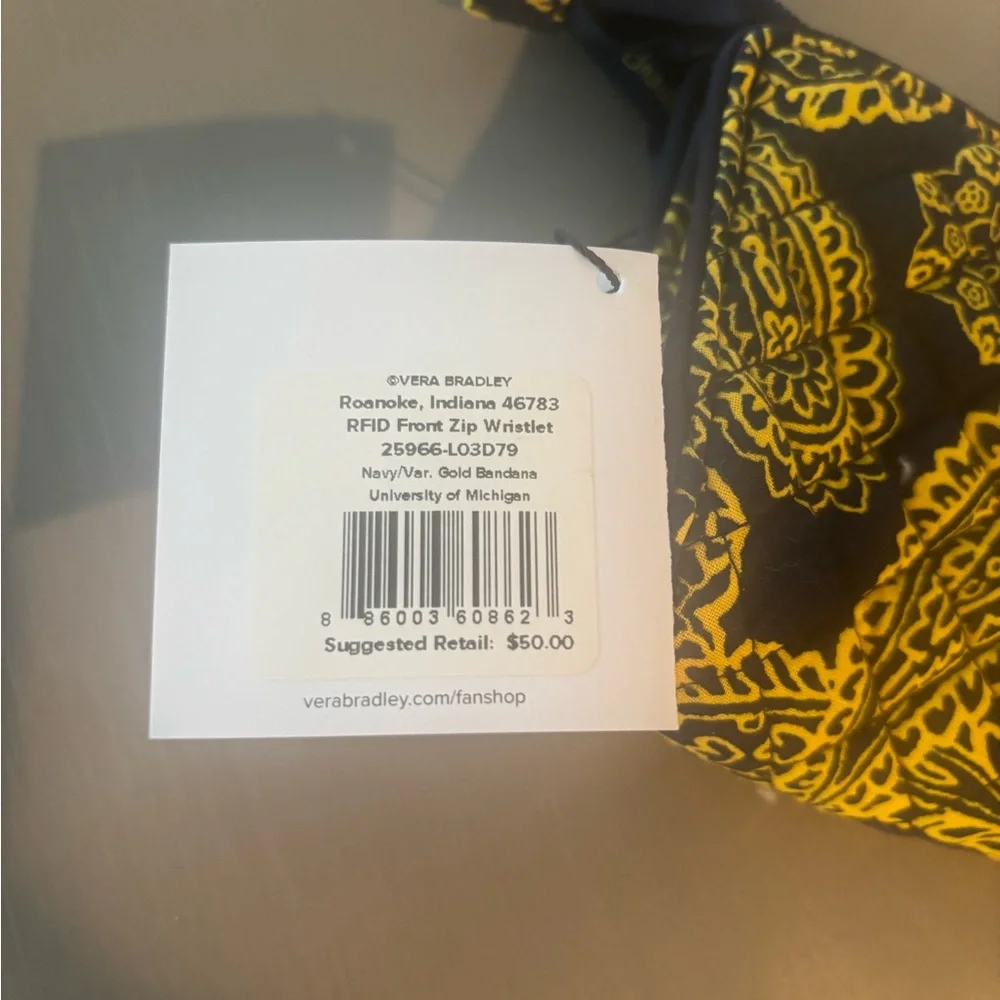 Vera Bradley U of M Paisley Wallet RFID Front Zip Wallet U of M pattern!! NWT - Picture 3 of 4